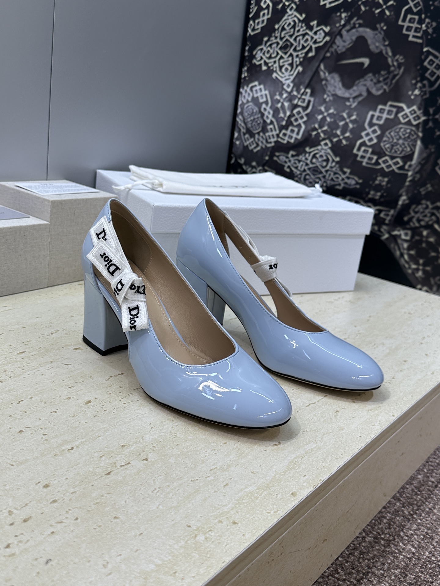 顶级版 J'ADIOR 迪奥 Dior 2026 早春新款高定系列蝴蝶结织带拼色粗跟玛丽珍娃娃女鞋  明