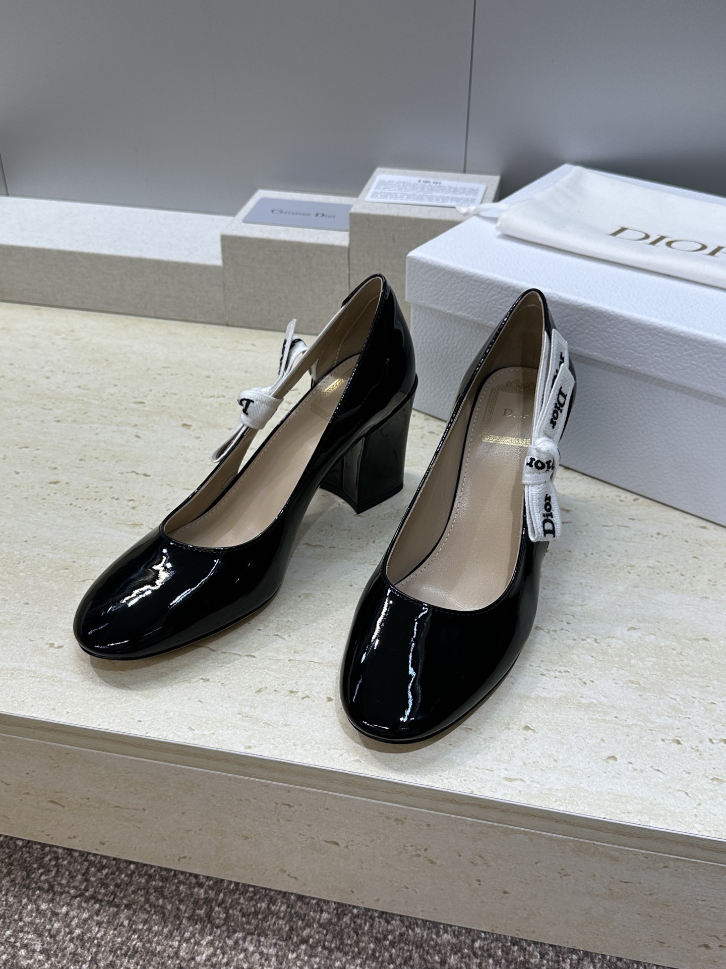 顶级版 J'ADIOR 迪奥 Dior 2026 早春新款高定系列蝴蝶结织带拼色粗跟玛丽珍娃娃女鞋  明
