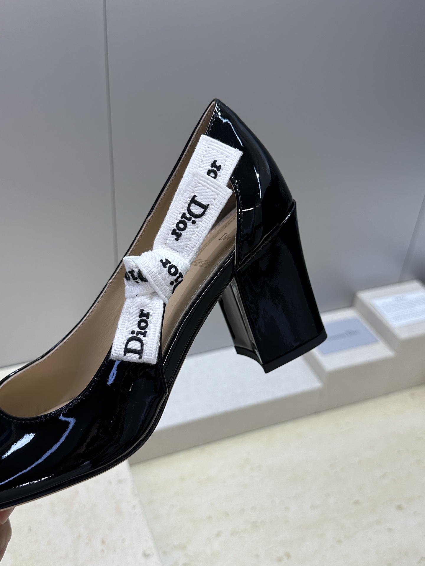 顶级版 J'ADIOR 迪奥 Dior 2026 早春新款高定系列蝴蝶结织带拼色粗跟玛丽珍娃娃女鞋  明
