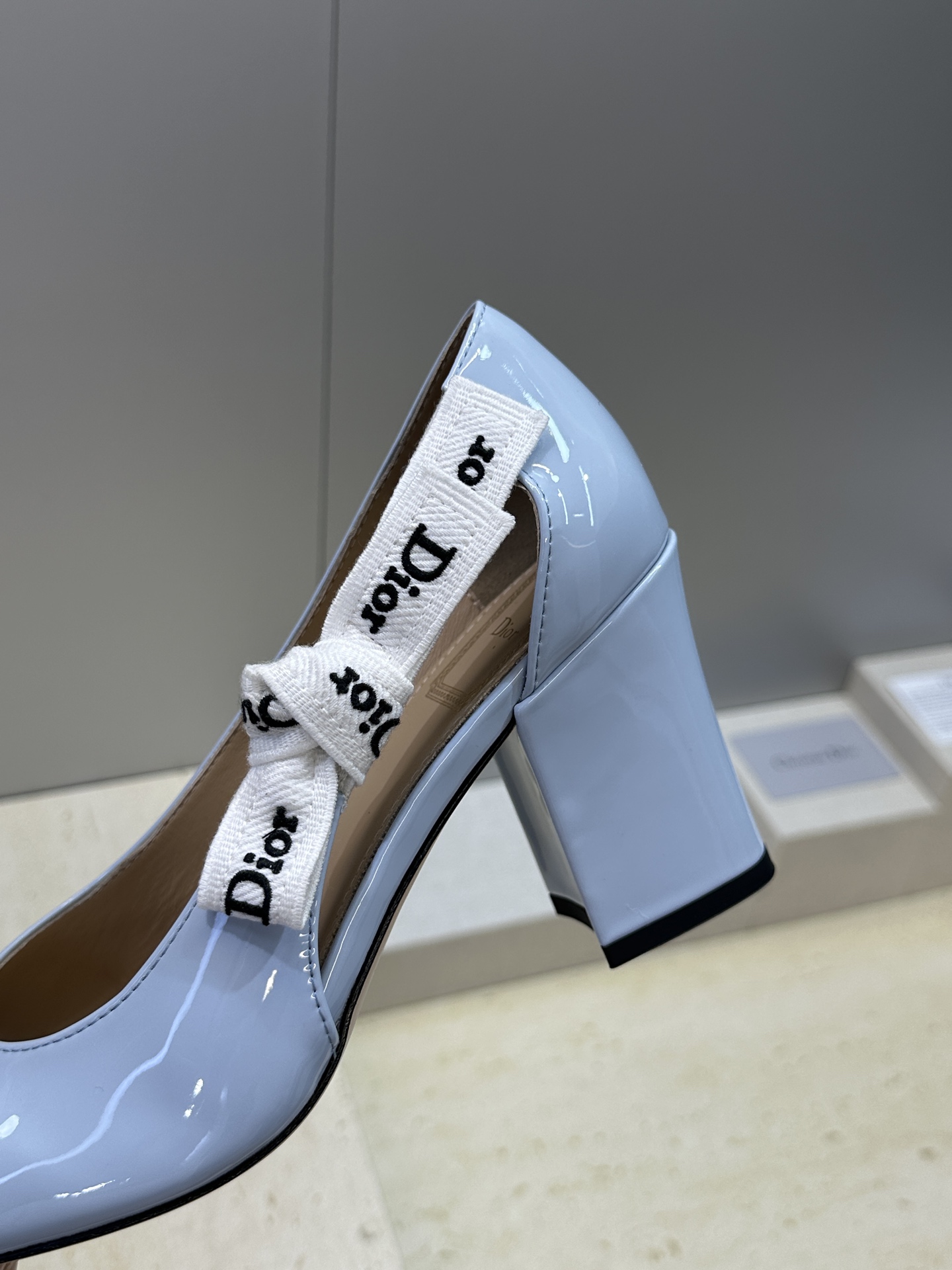 顶级版 J'ADIOR 迪奥 Dior 2026 早春新款高定系列蝴蝶结织带拼色粗跟玛丽珍娃娃女鞋  明