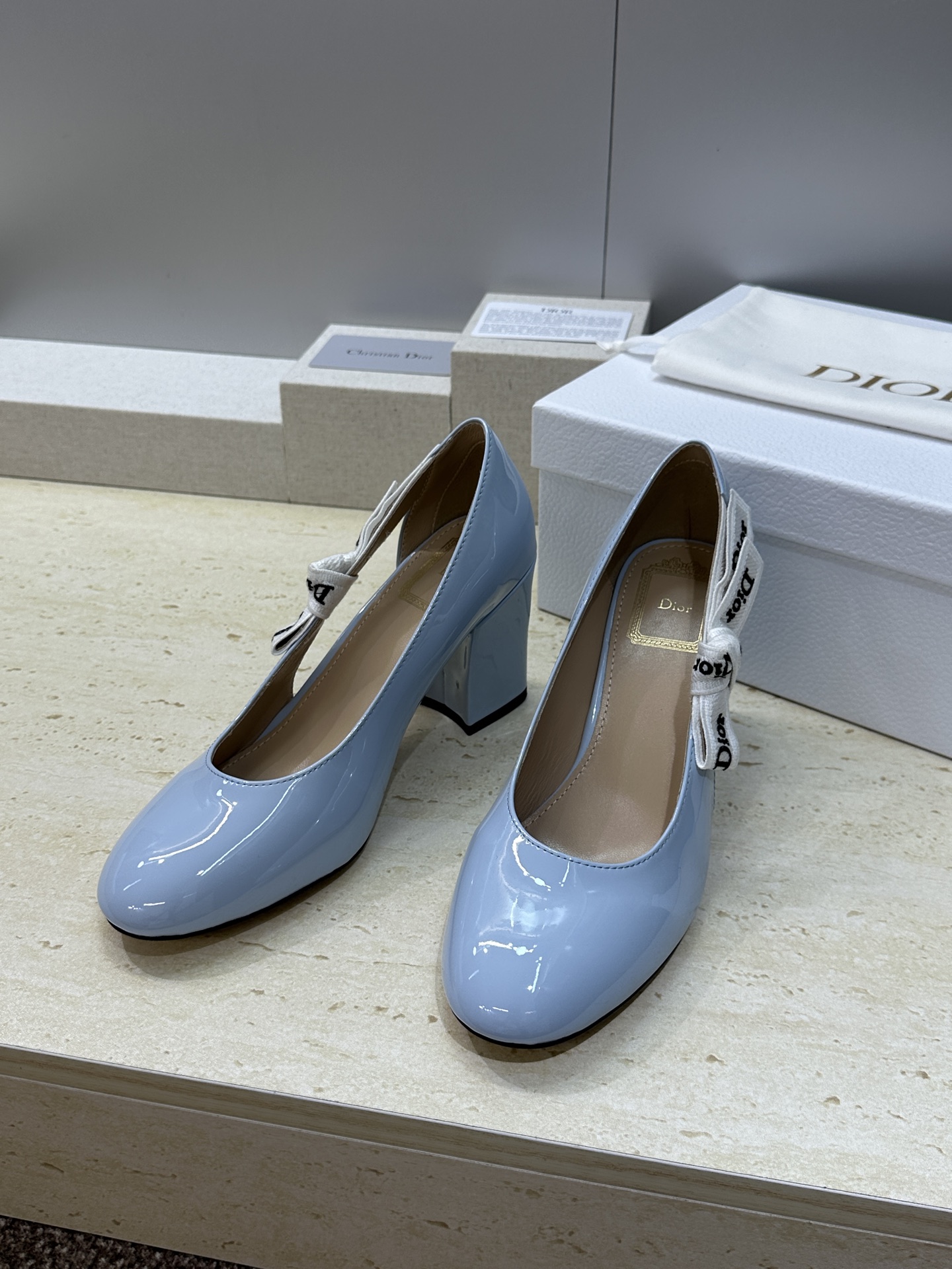 顶级版 J'ADIOR 迪奥 Dior 2026 早春新款高定系列蝴蝶结织带拼色粗跟玛丽珍娃娃女鞋  明
