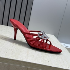 巴黎世家 Balenciaga 2026春夏新款高跟圆头女鞋 B家字母logo五金水钻扣镂空凉拖鞋材质: 巴黎世家 Balenciaga 2026春夏新款高跟圆头女鞋 B家字母logo五金水钻扣镂空凉拖鞋材质: