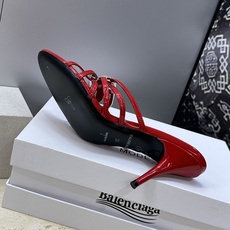 巴黎世家 Balenciaga 2026春夏新款高跟圆头女鞋 B家字母logo五金水钻扣镂空凉拖鞋材质: 巴黎世家 Balenciaga 2026春夏新款高跟圆头女鞋 B家字母logo五金水钻扣镂空凉拖鞋材质: