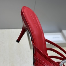巴黎世家 Balenciaga 2026春夏新款高跟圆头女鞋 B家字母logo五金水钻扣镂空凉拖鞋材质: 巴黎世家 Balenciaga 2026春夏新款高跟圆头女鞋 B家字母logo五金水钻扣镂空凉拖鞋材质: