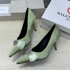 Balenciaga 2026春夏新款尖头高跟蝴蝶鞋女鞋 巴黎世家字母logo水钻五金扣气质女单鞋材质: Balenciaga 2026春夏新款尖头高跟蝴蝶鞋女鞋 巴黎世家字母logo水钻五金扣气质女单鞋材质: