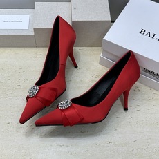 Balenciaga 2026春夏新款尖头高跟蝴蝶鞋女鞋 巴黎世家字母logo水钻五金扣气质女单鞋材质: Balenciaga 2026春夏新款尖头高跟蝴蝶鞋女鞋 巴黎世家字母logo水钻五金扣气质女单鞋材质: