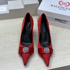 Balenciaga 2026春夏新款尖头高跟蝴蝶鞋女鞋 巴黎世家字母logo水钻五金扣气质女单鞋材质: Balenciaga 2026春夏新款尖头高跟蝴蝶鞋女鞋 巴黎世家字母logo水钻五金扣气质女单鞋材质: