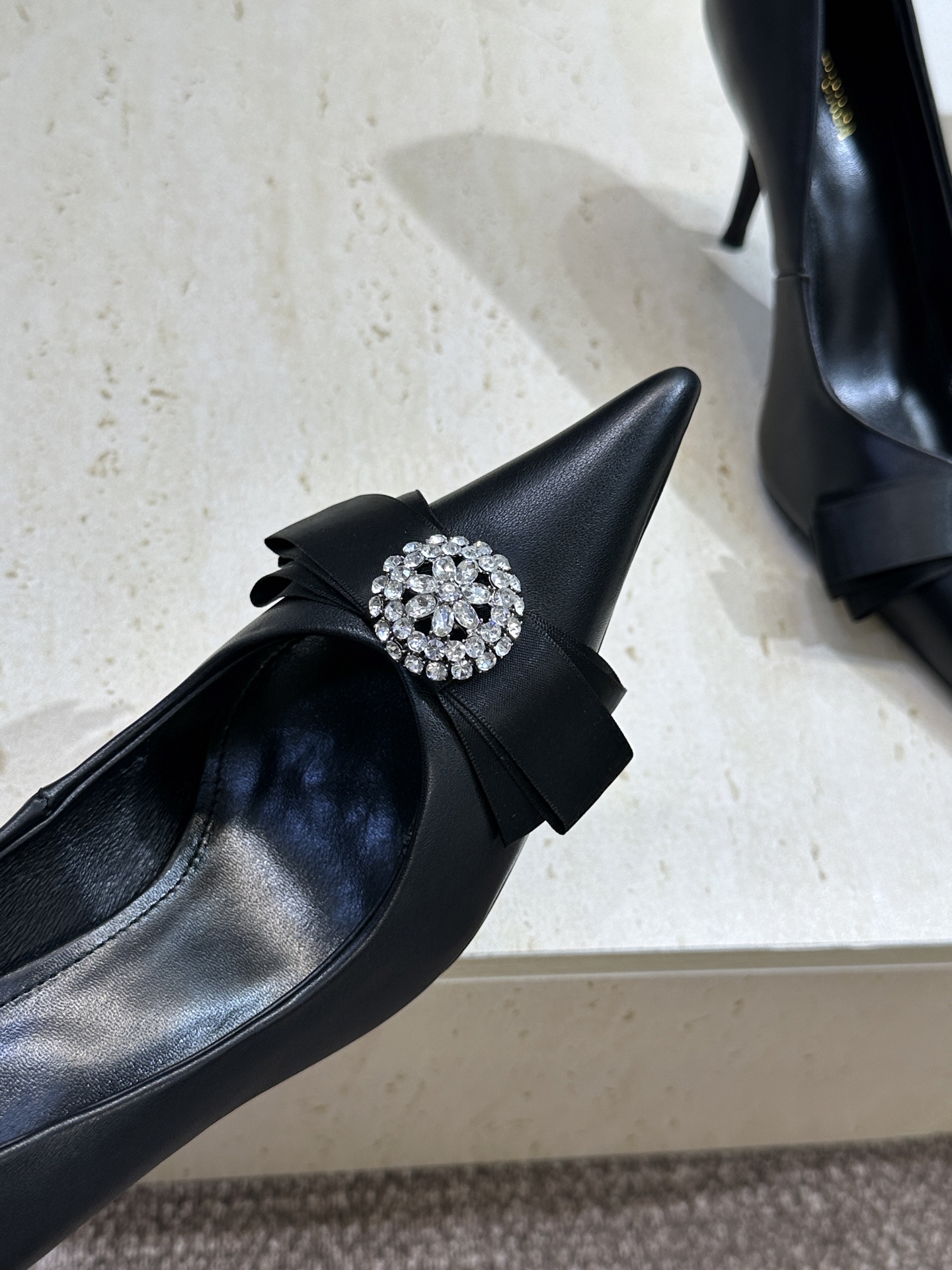 Balenciaga 2026春夏新款尖头高跟蝴蝶鞋女鞋 巴黎世家字母logo水钻五金扣气质女单鞋材质: