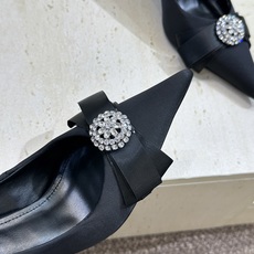 Balenciaga 2026春夏新款尖头高跟蝴蝶鞋女鞋 巴黎世家字母logo水钻五金扣气质女单鞋材质: Balenciaga 2026春夏新款尖头高跟蝴蝶鞋女鞋 巴黎世家字母logo水钻五金扣气质女单鞋材质: