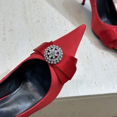 Balenciaga 2026春夏新款尖头高跟蝴蝶鞋女鞋 巴黎世家字母logo水钻五金扣气质女单鞋材质: Balenciaga 2026春夏新款尖头高跟蝴蝶鞋女鞋 巴黎世家字母logo水钻五金扣气质女单鞋材质: