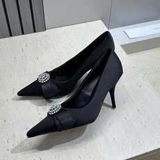 Balenciaga 2026春夏新款尖头高跟蝴蝶鞋女鞋 巴黎世家字母logo水钻五金扣气质女单鞋材质: Balenciaga 2026春夏新款尖头高跟蝴蝶鞋女鞋 巴黎世家字母logo水钻五金扣气质女单鞋材质: