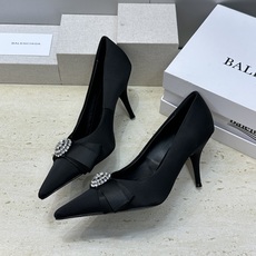 Balenciaga 2026春夏新款尖头高跟蝴蝶鞋女鞋 巴黎世家字母logo水钻五金扣气质女单鞋材质: Balenciaga 2026春夏新款尖头高跟蝴蝶鞋女鞋 巴黎世家字母logo水钻五金扣气质女单鞋材质: