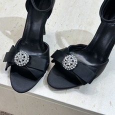 Balenciaga 2026春夏新款高跟圆蝴蝶鞋女鞋 巴黎世家字母logo水钻五金扣露趾中空气质凉鞋材 Balenciaga 2026春夏新款高跟圆蝴蝶鞋女鞋 巴黎世家字母logo水钻五金扣露趾中空气质凉鞋材