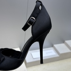 Balenciaga 2026春夏新款高跟圆蝴蝶鞋女鞋 巴黎世家字母logo水钻五金扣露趾中空气质凉鞋材 Balenciaga 2026春夏新款高跟圆蝴蝶鞋女鞋 巴黎世家字母logo水钻五金扣露趾中空气质凉鞋材