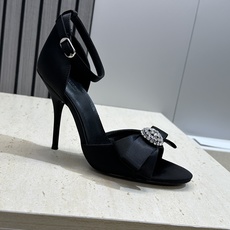 Balenciaga 2026春夏新款高跟圆蝴蝶鞋女鞋 巴黎世家字母logo水钻五金扣露趾中空气质凉鞋材 Balenciaga 2026春夏新款高跟圆蝴蝶鞋女鞋 巴黎世家字母logo水钻五金扣露趾中空气质凉鞋材