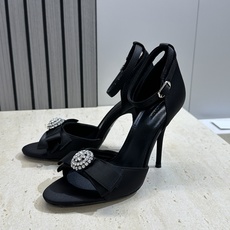 Balenciaga 2026春夏新款高跟圆蝴蝶鞋女鞋 巴黎世家字母logo水钻五金扣露趾中空气质凉鞋材 Balenciaga 2026春夏新款高跟圆蝴蝶鞋女鞋 巴黎世家字母logo水钻五金扣露趾中空气质凉鞋材