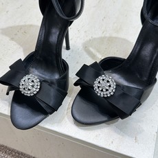 Balenciaga 2026春夏新款高跟圆蝴蝶鞋女鞋 巴黎世家字母logo水钻五金扣露趾中空气质凉鞋材 Balenciaga 2026春夏新款高跟圆蝴蝶鞋女鞋 巴黎世家字母logo水钻五金扣露趾中空气质凉鞋材
