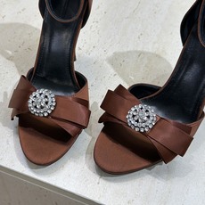 Balenciaga 2026春夏新款高跟圆蝴蝶鞋女鞋 巴黎世家字母logo水钻五金扣露趾中空气质凉鞋材 Balenciaga 2026春夏新款高跟圆蝴蝶鞋女鞋 巴黎世家字母logo水钻五金扣露趾中空气质凉鞋材