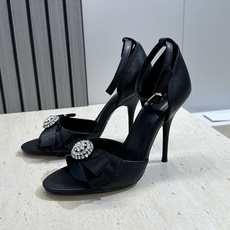 Balenciaga 2026春夏新款高跟圆蝴蝶鞋女鞋 巴黎世家字母logo水钻五金扣露趾中空气质凉鞋材 Balenciaga 2026春夏新款高跟圆蝴蝶鞋女鞋 巴黎世家字母logo水钻五金扣露趾中空气质凉鞋材