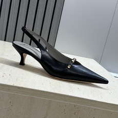 巴黎世家 Balenciaga 2026春夏新款铆钉女鞋 双B字母logo五金扣中跟尖头后空气质凉鞋鞋材 巴黎世家 Balenciaga 2026春夏新款铆钉女鞋 双B字母logo五金扣中跟尖头后空气质凉鞋鞋材