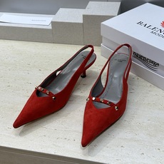 巴黎世家 Balenciaga 2026春夏新款铆钉女鞋 双B字母logo五金扣中跟尖头后空气质凉鞋鞋材 巴黎世家 Balenciaga 2026春夏新款铆钉女鞋 双B字母logo五金扣中跟尖头后空气质凉鞋鞋材