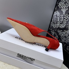 巴黎世家 Balenciaga 2026春夏新款铆钉女鞋 双B字母logo五金扣中跟尖头后空气质凉鞋鞋材 巴黎世家 Balenciaga 2026春夏新款铆钉女鞋 双B字母logo五金扣中跟尖头后空气质凉鞋鞋材