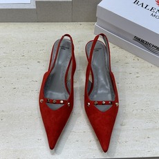 巴黎世家 Balenciaga 2026春夏新款铆钉女鞋 双B字母logo五金扣中跟尖头后空气质凉鞋鞋材 巴黎世家 Balenciaga 2026春夏新款铆钉女鞋 双B字母logo五金扣中跟尖头后空气质凉鞋鞋材