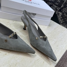 巴黎世家 Balenciaga 2026春夏新款铆钉女鞋 双B字母logo五金扣中跟尖头后空气质凉鞋鞋材 巴黎世家 Balenciaga 2026春夏新款铆钉女鞋 双B字母logo五金扣中跟尖头后空气质凉鞋鞋材