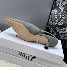 巴黎世家 Balenciaga 2026春夏新款铆钉女鞋 双B字母logo五金扣中跟尖头后空气质凉鞋鞋材 巴黎世家 Balenciaga 2026春夏新款铆钉女鞋 双B字母logo五金扣中跟尖头后空气质凉鞋鞋材