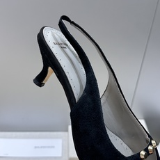 巴黎世家 Balenciaga 2026春夏新款铆钉女鞋 双B字母logo五金扣中跟尖头后空气质凉鞋鞋材 巴黎世家 Balenciaga 2026春夏新款铆钉女鞋 双B字母logo五金扣中跟尖头后空气质凉鞋鞋材