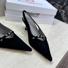 巴黎世家 Balenciaga 2026春夏新款铆钉女鞋 双B字母logo五金扣中跟尖头后空气质凉鞋鞋材 巴黎世家 Balenciaga 2026春夏新款铆钉女鞋 双B字母logo五金扣中跟尖头后空气质凉鞋鞋材
