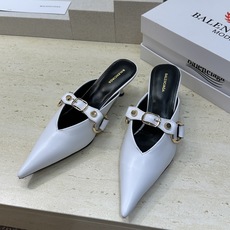 Balenciaga 2026春夏新款尖头中跟女鞋 巴黎世家字母logo五金扣气质穆勒凉拖鞋材质:鞋面进 Balenciaga 2026春夏新款尖头中跟女鞋 巴黎世家字母logo五金扣气质穆勒凉拖鞋材质:鞋面进