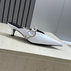 Balenciaga 2026春夏新款尖头中跟女鞋 巴黎世家字母logo五金扣气质穆勒凉拖鞋材质:鞋面进 Balenciaga 2026春夏新款尖头中跟女鞋 巴黎世家字母logo五金扣气质穆勒凉拖鞋材质:鞋面进