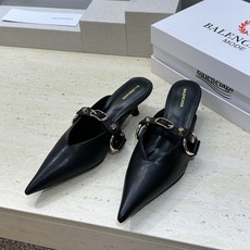 Balenciaga 2026春夏新款尖头中跟女鞋 巴黎世家字母logo五金扣气质穆勒凉拖鞋材质:鞋面进 Balenciaga 2026春夏新款尖头中跟女鞋 巴黎世家字母logo五金扣气质穆勒凉拖鞋材质:鞋面进