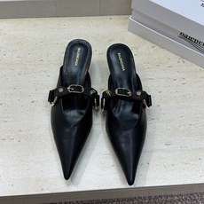 Balenciaga 2026春夏新款尖头中跟女鞋 巴黎世家字母logo五金扣气质穆勒凉拖鞋材质:鞋面进 Balenciaga 2026春夏新款尖头中跟女鞋 巴黎世家字母logo五金扣气质穆勒凉拖鞋材质:鞋面进