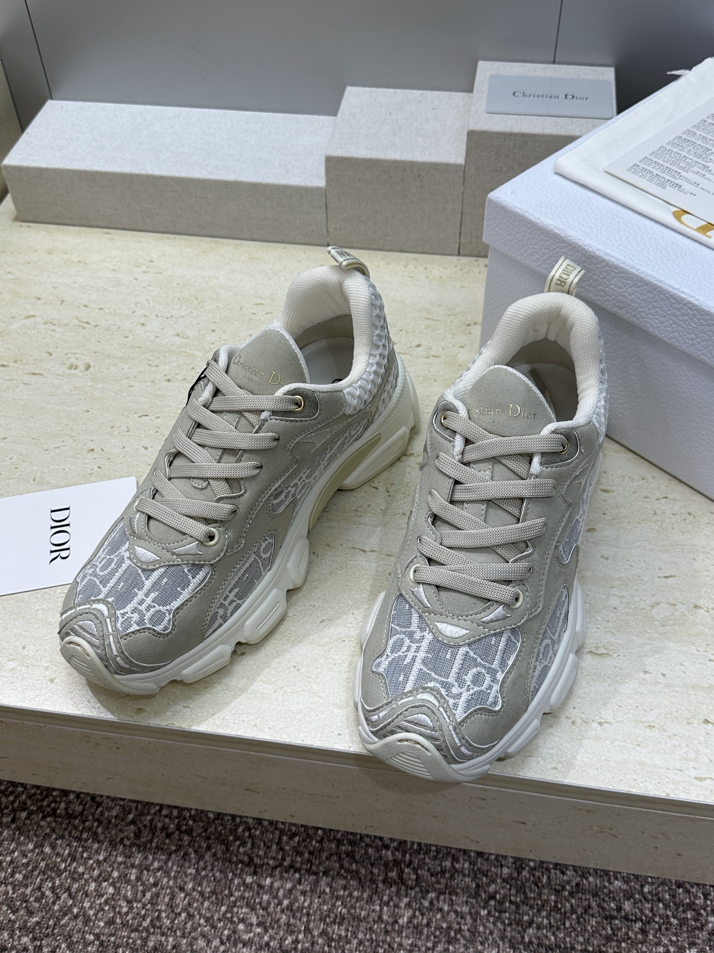 Dior 迪奥 春夏走秀新款 Vibe标志性时尚摩登运动老爹鞋 CD字母logo Oblique印花图案