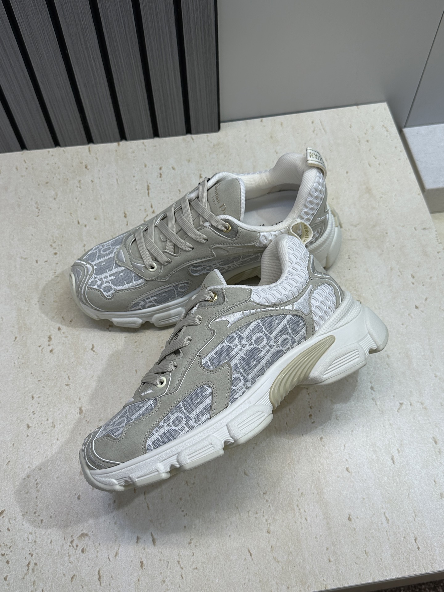 Dior 迪奥 春夏走秀新款 Vibe标志性时尚摩登运动老爹鞋 CD字母logo Oblique印花图案