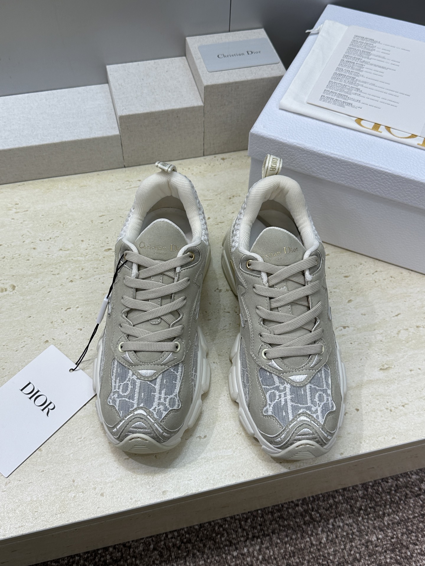 Dior 迪奥 春夏走秀新款 Vibe标志性时尚摩登运动老爹鞋 CD字母logo Oblique印花图案