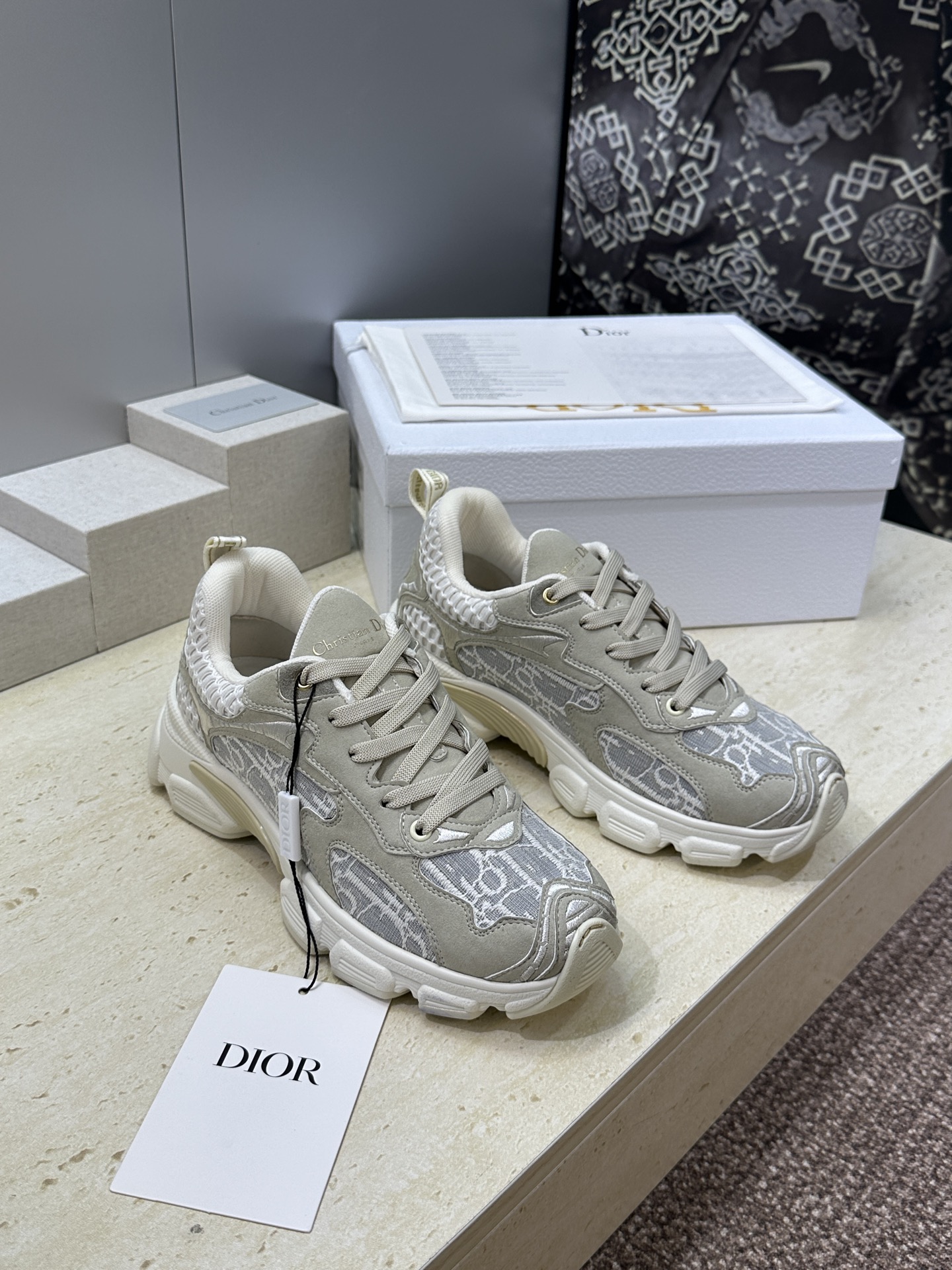 Dior 迪奥 春夏走秀新款 Vibe标志性时尚摩登运动老爹鞋 CD字母logo Oblique印花图案