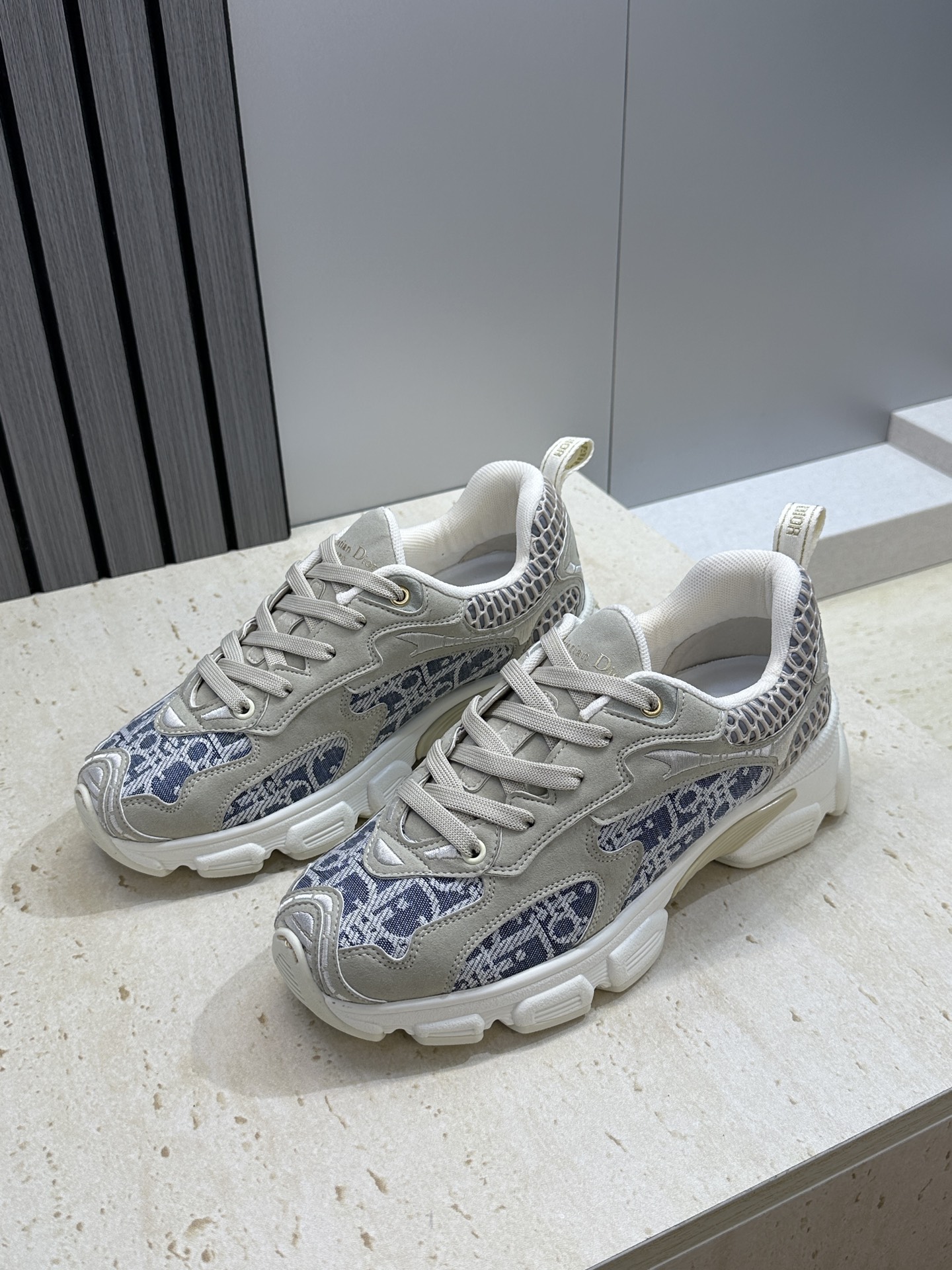 Dior 迪奥 春夏走秀新款 Vibe标志性时尚摩登运动老爹鞋 CD字母logo Oblique印花图案