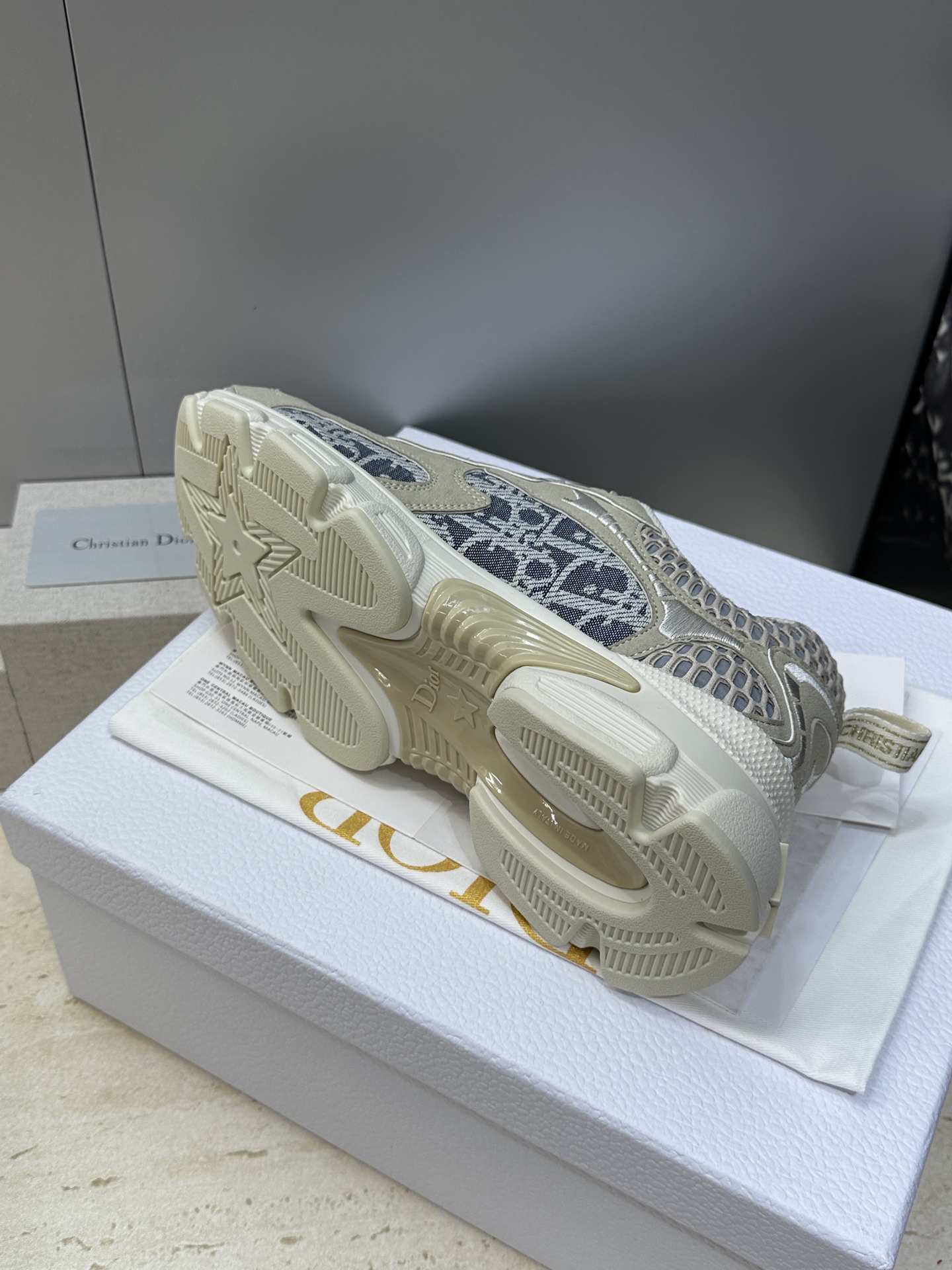 Dior 迪奥 春夏走秀新款 Vibe标志性时尚摩登运动老爹鞋 CD字母logo Oblique印花图案