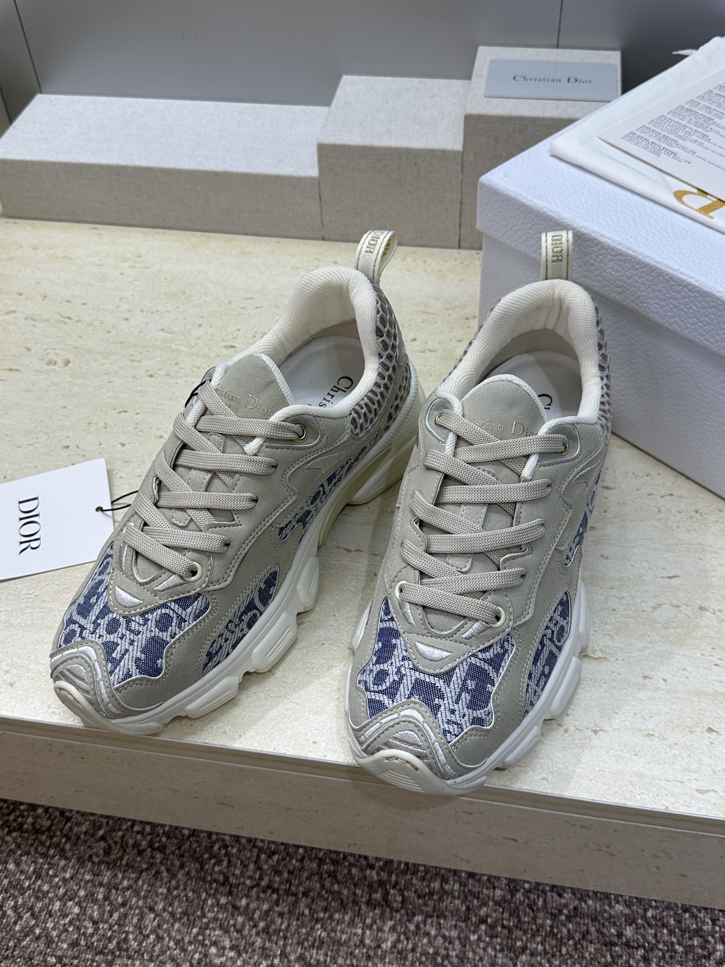 Dior 迪奥 春夏走秀新款 Vibe标志性时尚摩登运动老爹鞋 CD字母logo Oblique印花图案