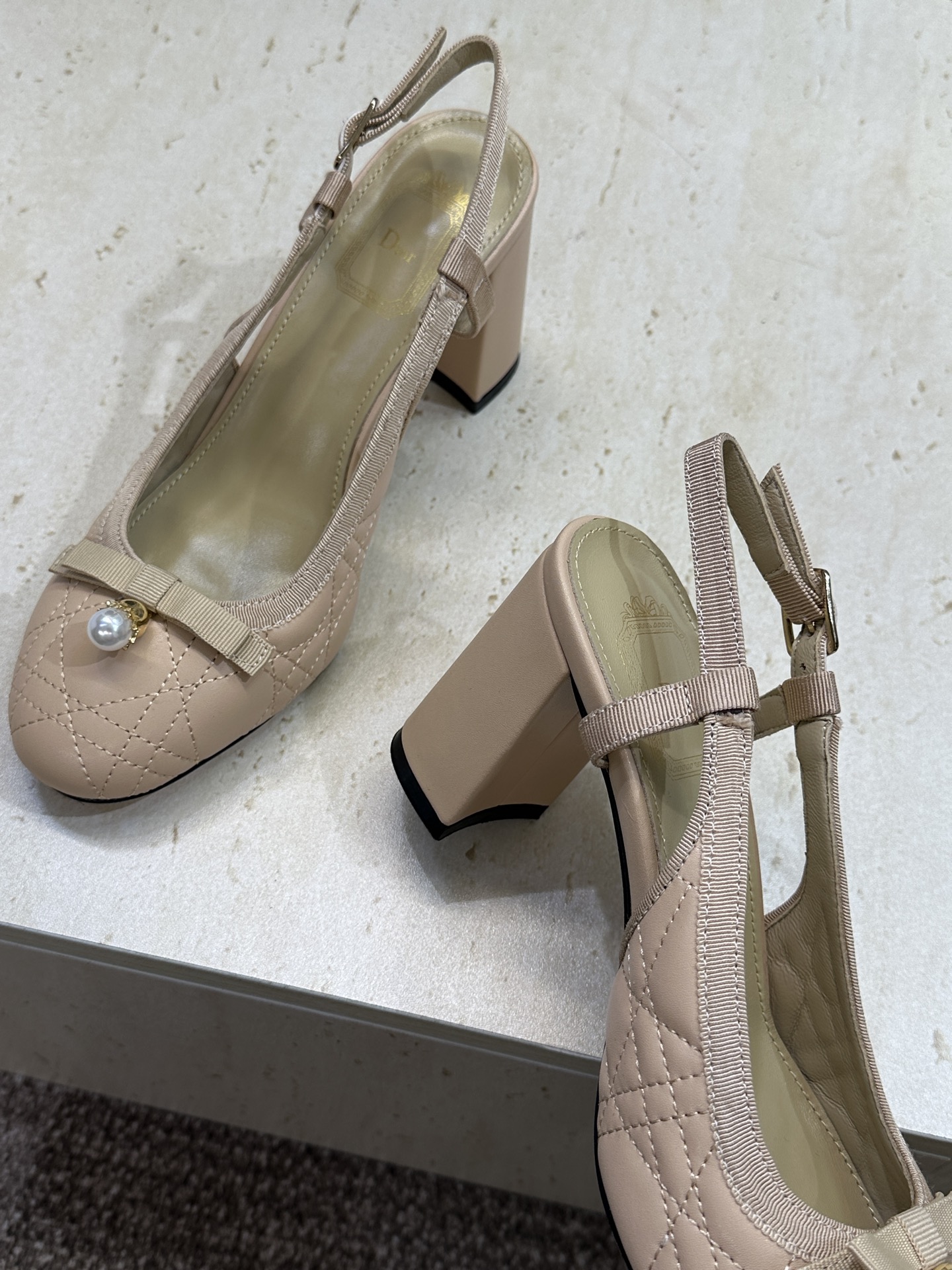 迪奥 Dior 2026春夏高定系列新款 Ballet 标志性电绣藤格纹粗跟玛丽珍芭蕾舞女鞋 CD字母l
