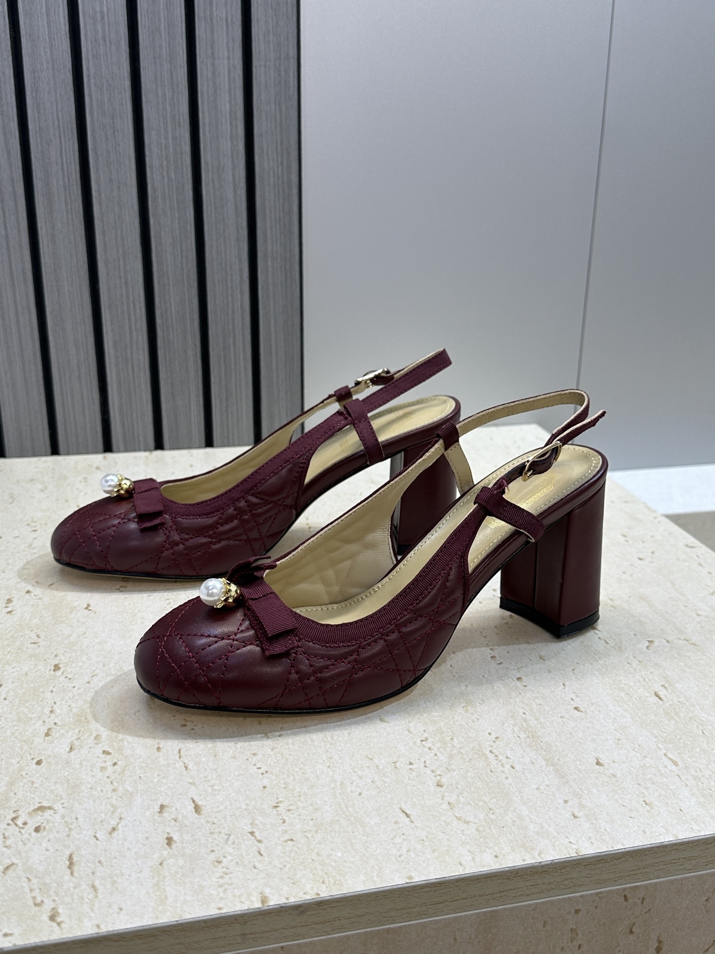 迪奥 Dior 2026春夏高定系列新款 Ballet 标志性电绣藤格纹粗跟玛丽珍芭蕾舞女鞋 CD字母l