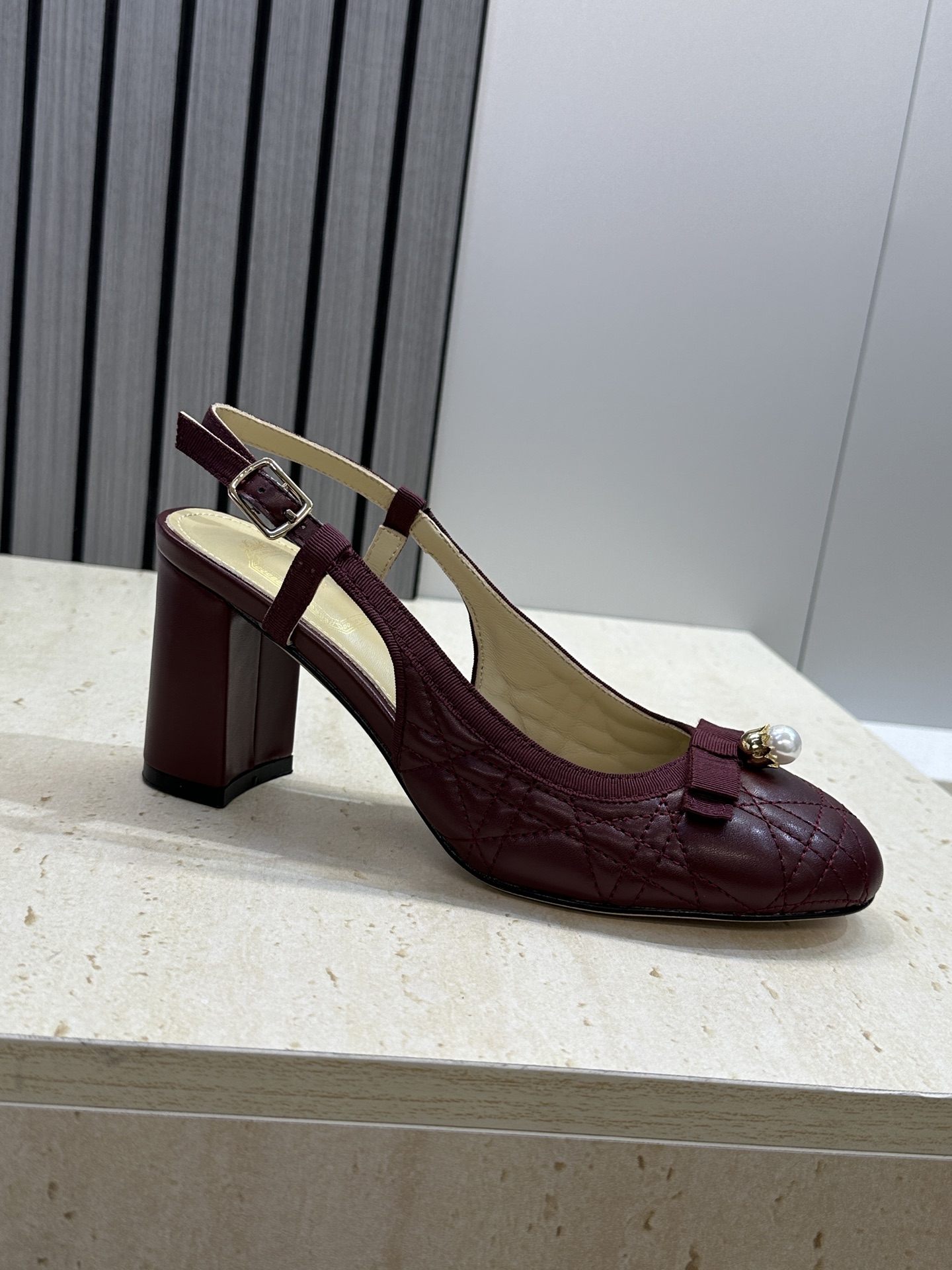 迪奥 Dior 2026春夏高定系列新款 Ballet 标志性电绣藤格纹粗跟玛丽珍芭蕾舞女鞋 CD字母l