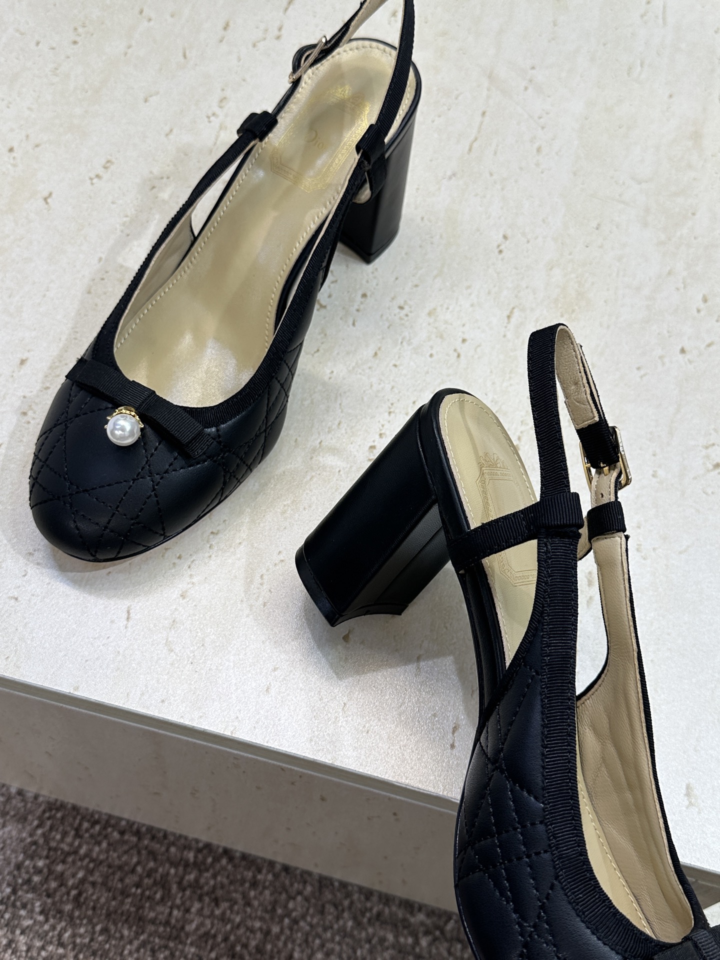 迪奥 Dior 2026春夏高定系列新款 Ballet 标志性电绣藤格纹粗跟玛丽珍芭蕾舞女鞋 CD字母l