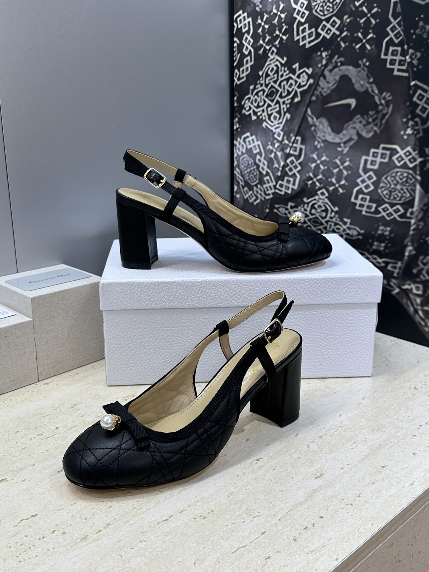 迪奥 Dior 2026春夏高定系列新款 Ballet 标志性电绣藤格纹粗跟玛丽珍芭蕾舞女鞋 CD字母l