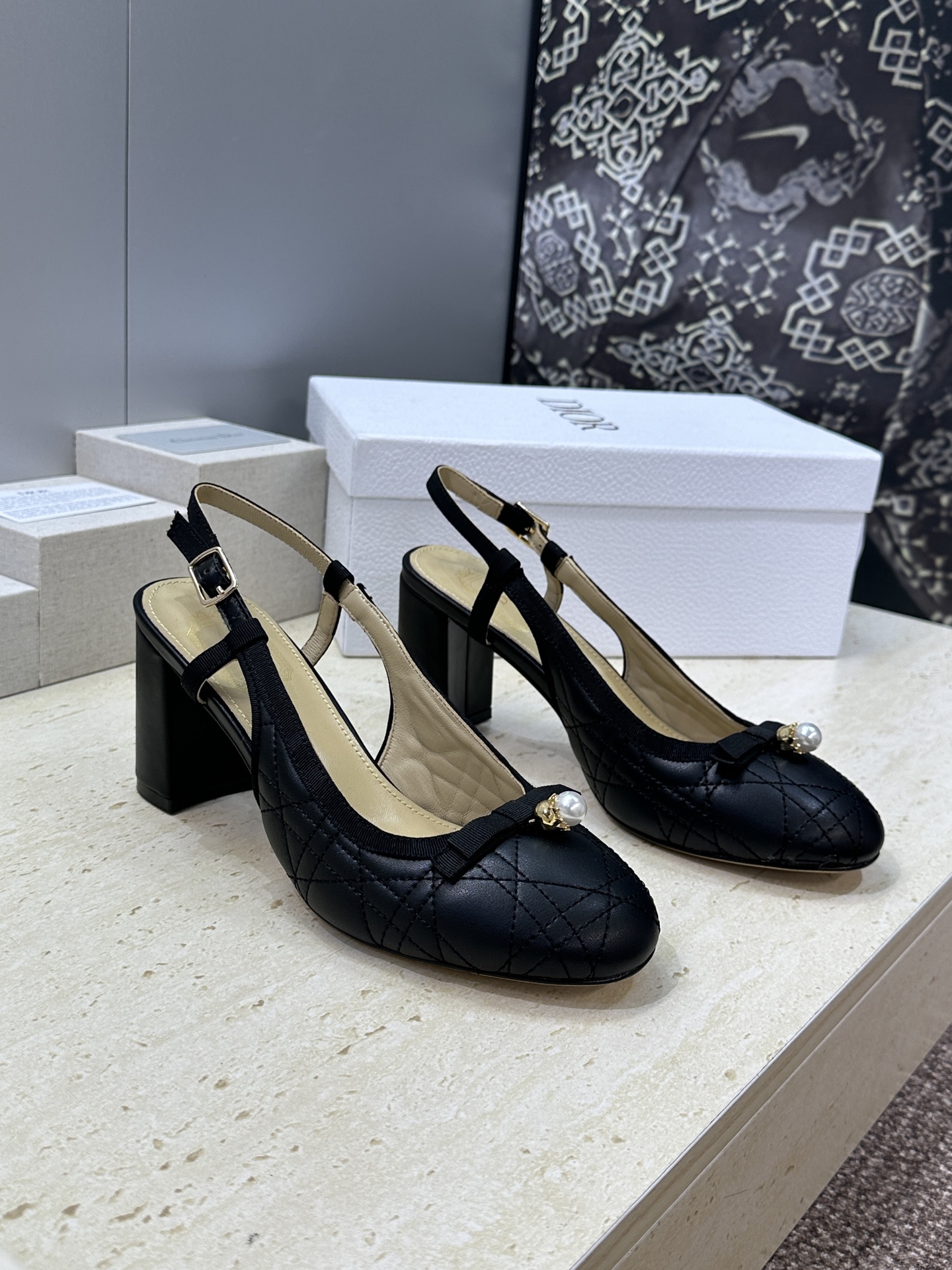 迪奥 Dior 2026春夏高定系列新款 Ballet 标志性电绣藤格纹粗跟玛丽珍芭蕾舞女鞋 CD字母l