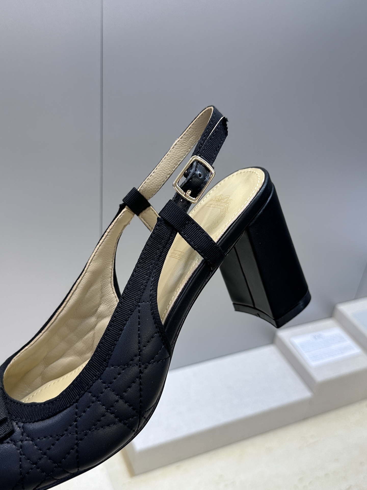 迪奥 Dior 2026春夏高定系列新款 Ballet 标志性电绣藤格纹粗跟玛丽珍芭蕾舞女鞋 CD字母l