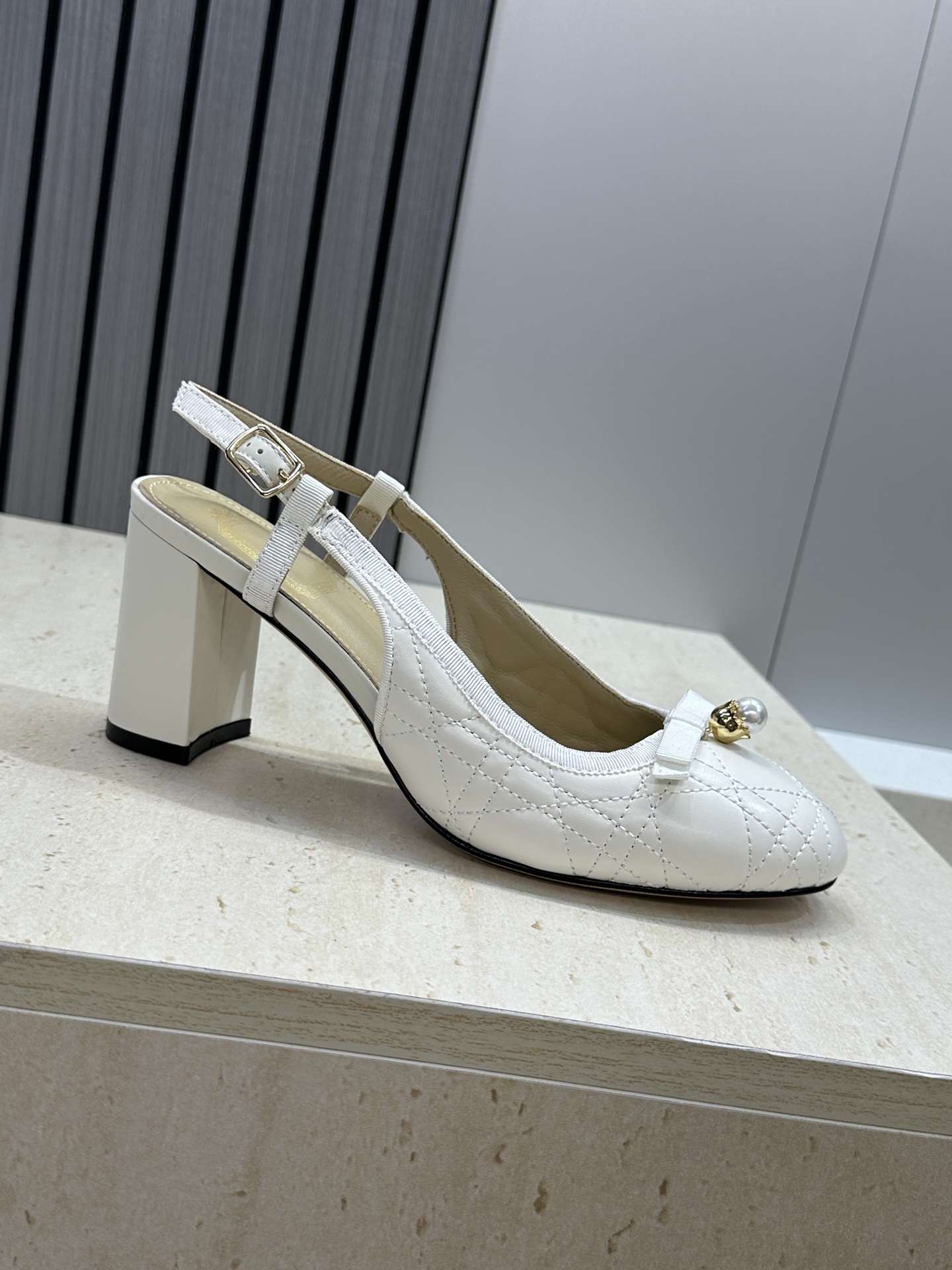 迪奥 Dior 2026春夏高定系列新款 Ballet 标志性电绣藤格纹粗跟玛丽珍芭蕾舞女鞋 CD字母l